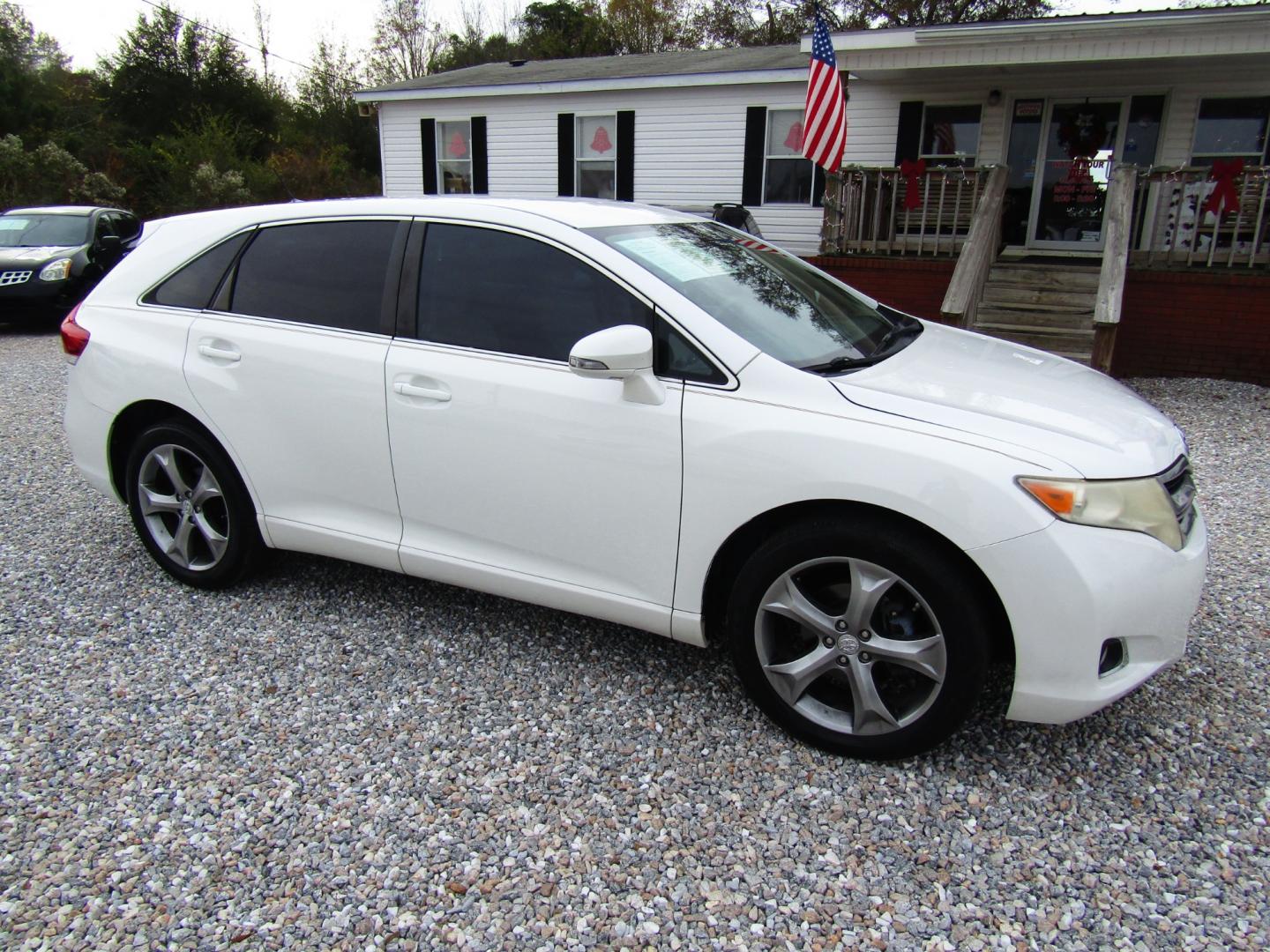 2013 WHITE /Tan Toyota Venza LE V6 FWD (4T3ZK3BB4DU) with an 3.5L V6 DOHC 24V engine, Automatic transmission, located at 15016 S Hwy 231, Midland City, AL, 36350, (334) 983-3001, 31.306210, -85.495277 - Photo#0